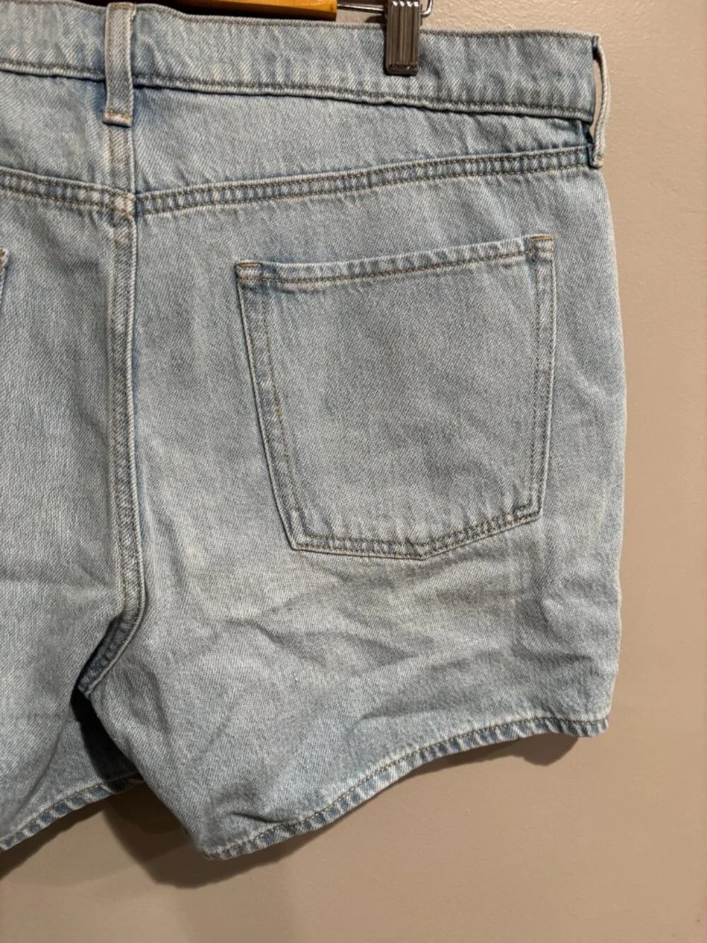Old Navy women's Baggy Lt Blue denim mid Rise shorts SZ: 14